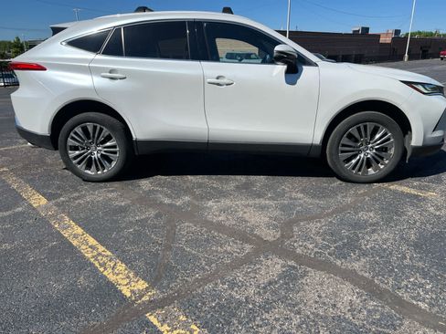 Used 2023 Toyota Venza XLE AWD/4WD image 8