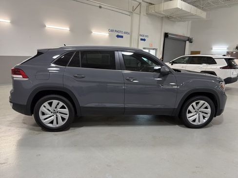 Used 2022 Volkswagen Atlas Cross Sport SE FWD image 10
