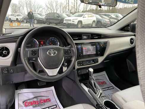 Used 2017 Toyota Corolla LE image 12