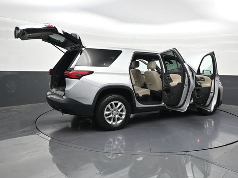 Used 2022 Chevrolet Traverse LS FWD image 38