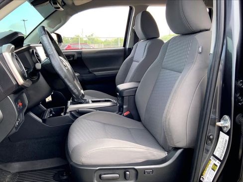 Used 2022 Toyota Tacoma SR5 image 8