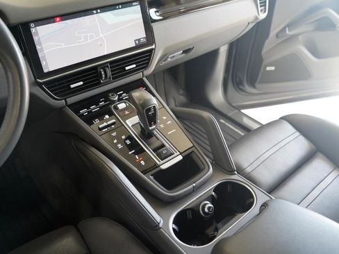 Used 2019 Porsche Cayenne S AWD/4WD image 18