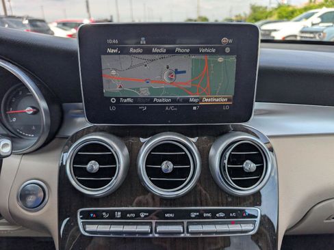 Used 2019 Mercedes-Benz GLC 300 4MATIC image 19
