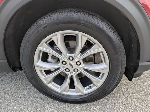 Used 2023 Ford Explorer XLT AWD/4WD image 9