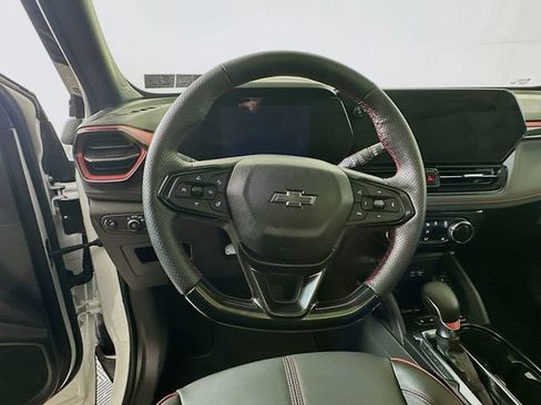 Used 2025 Chevrolet TrailBlazer RS w/ Convenience Package image 12