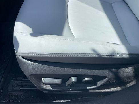 Used 2020 Toyota Prius Prime XLE image 5