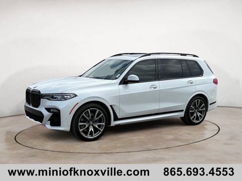 Used 2022 BMW X7 M50i w/ Luxury Seating Package image 7