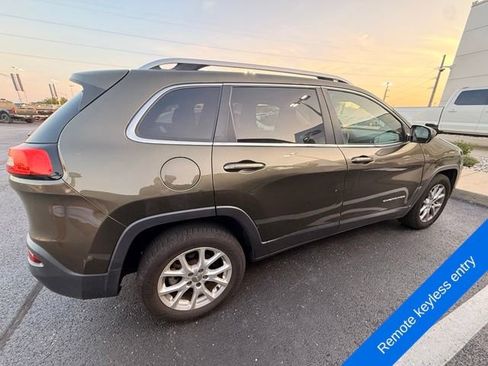 Used 2016 Jeep Cherokee Latitude w/ Cold Weather Group FWD image 11