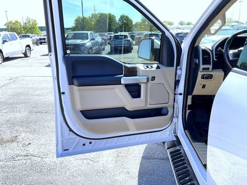 Used 2017 Ford F150 Lariat w/ Equipment Group 502A Luxury AWD/4WD image 9