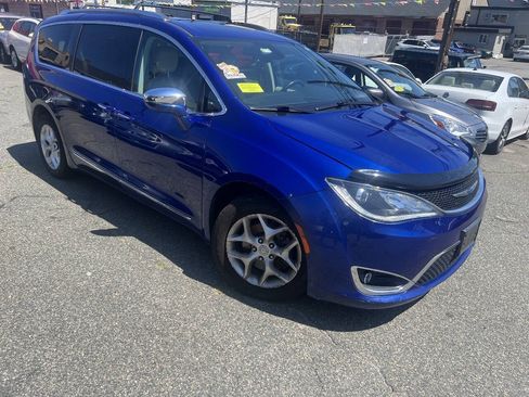 Used 2020 Chrysler Pacifica Limited FWD image 4