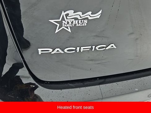 Used 2025 Chrysler Pacifica Select image 20
