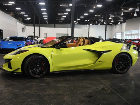 Used 2023 Chevrolet Corvette Z06 w/ Z07 Performance Package RWD image 12