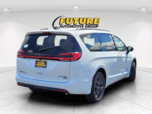 New 2026 Chrysler Pacifica Limited w/ S Appearance Package AWD/4WD image 4