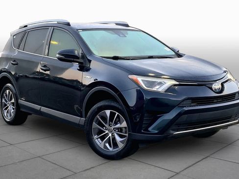 Used 2018 Toyota RAV4 LE AWD/4WD image 3