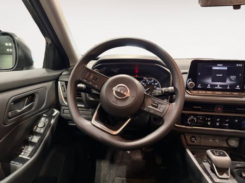 Used 2024 Nissan Rogue S FWD image 13