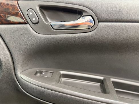 Used 2013 Chevrolet Impala LT w/ LT Sunroof Package image 24