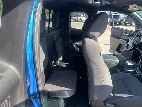Used 2017 Toyota Tacoma TRD Sport w/ Tow Package AWD/4WD image 16
