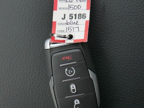 New 2026 RAM 1500 4x4 Crew Cab image 40