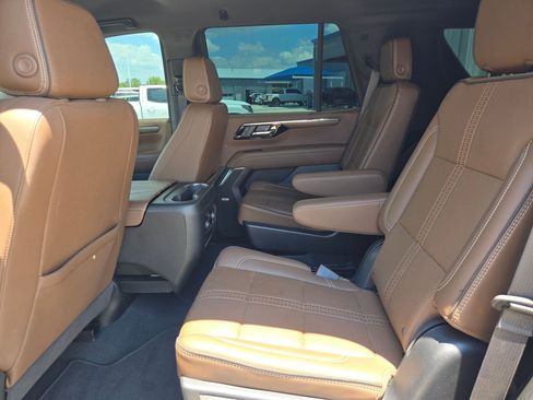 Certified 2025 Chevrolet Tahoe High Country AWD/4WD image 13