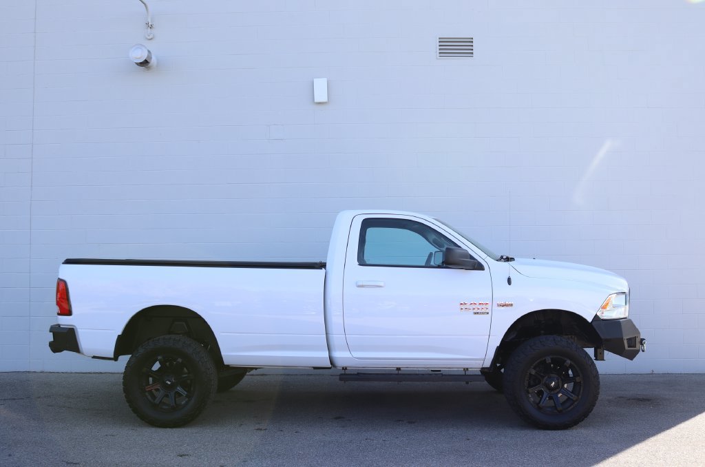 Used 2020 RAM 1500 Classic SLT AWD/4WD image 2