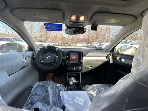 New 2025 Volvo XC40 B5 Core w/ Protection Package Premier image 12