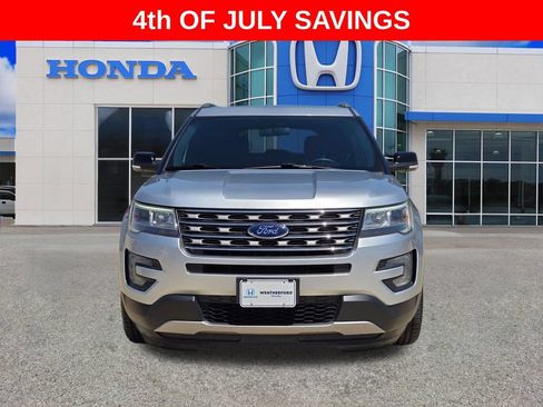 Used 2017 Ford Explorer XLT FWD image 8
