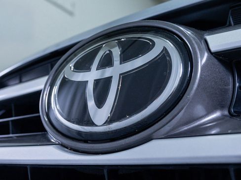 Used 2018 Toyota Highlander XLE image 5