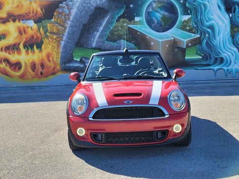 Used 2015 MINI Cooper S image 2