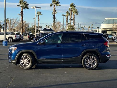 Used 2023 GMC Terrain SLT image 16