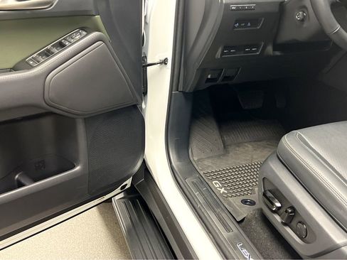 Certified 2026 Lexus GX 550 AWD/4WD image 8