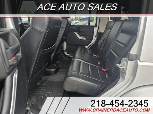 Used 2012 Jeep Wrangler Unlimited Rubicon w/ Connectivity Group AWD/4WD image 12