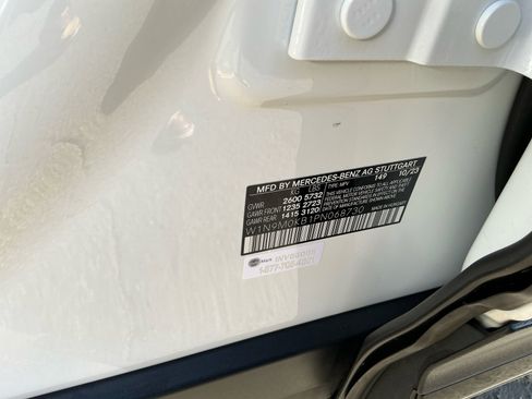 Used 2023 Mercedes-Benz EQB 300 4MATIC SUV image 28