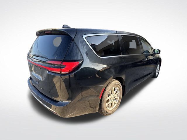 Used 2023 Chrysler Pacifica Touring-L FWD image 12