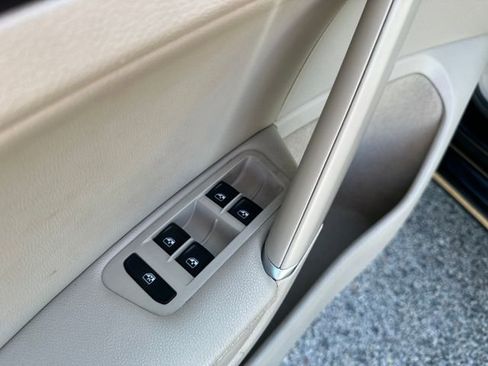 Certified 2019 Volkswagen Golf SE w/ Driver Assistance Package image 11