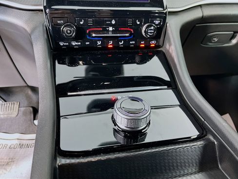 Used 2025 Jeep Grand Cherokee Laredo X w/ Luxury Tech Group I RWD image 22