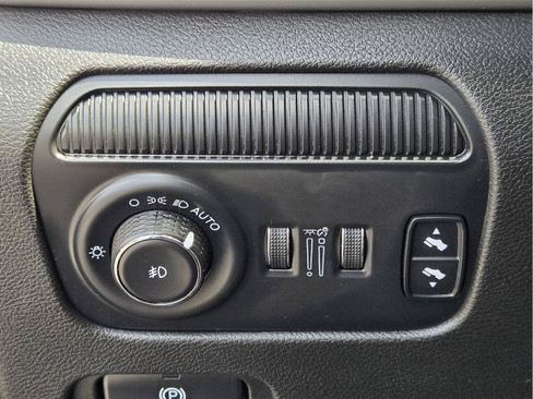 Used 2023 Jeep Wagoneer Series II AWD/4WD image 19