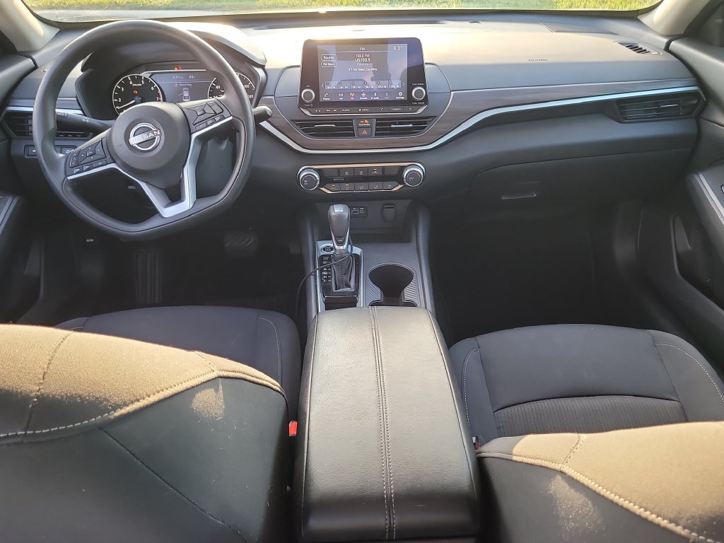 Used 2025 Nissan Altima 2.5 SV FWD image 13
