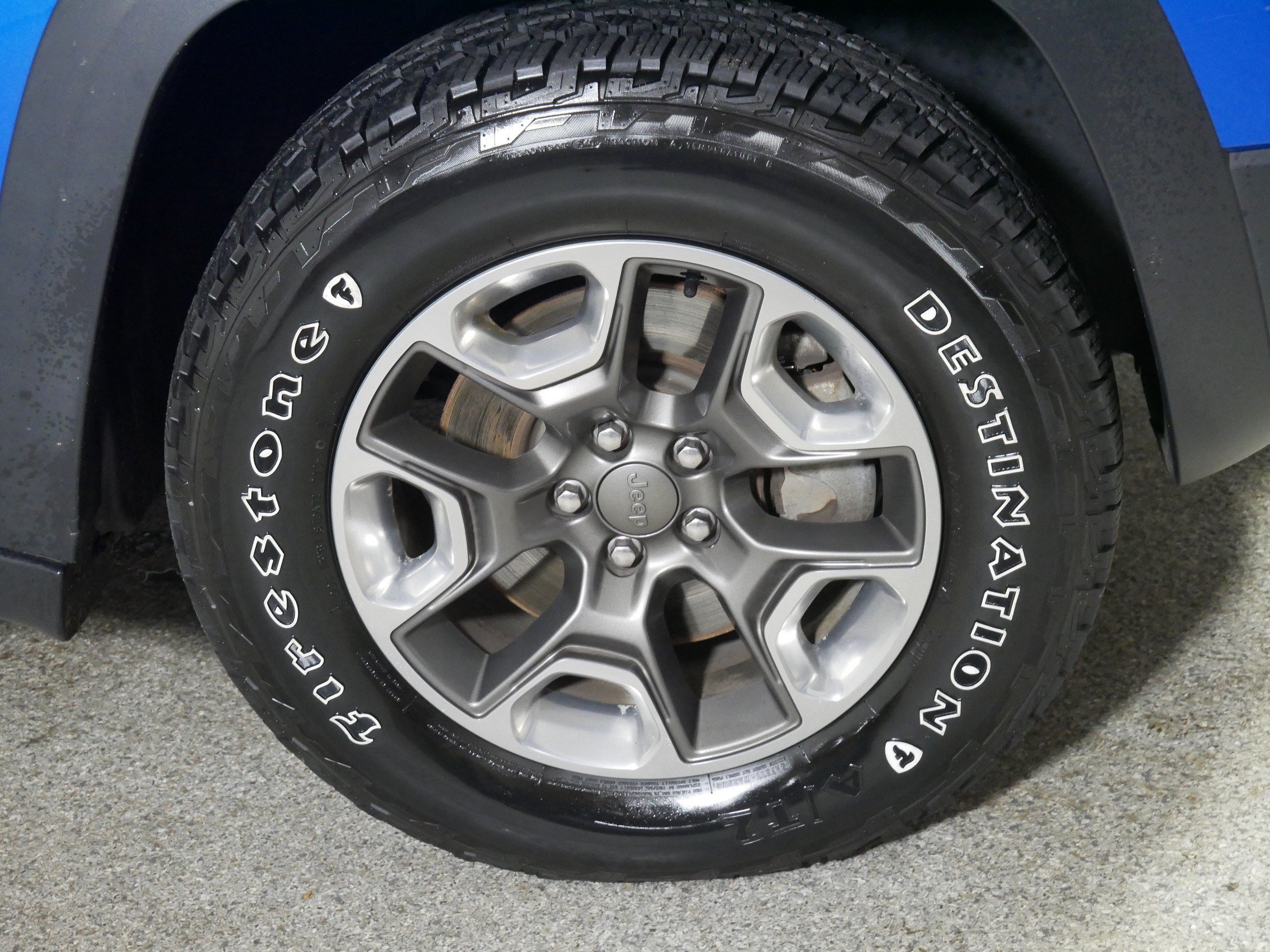 Used 2019 Jeep Cherokee Trailhawk w/ Cold Weather Group AWD/4WD image 15