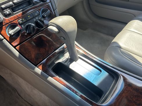 Used 2001 Toyota Avalon XL image 18