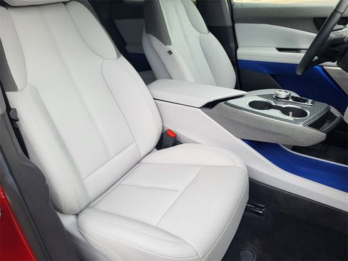 Used 2025 Cadillac Optiq Luxury 1 image 18