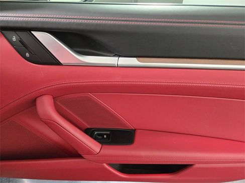 Used 2025 Porsche 911 Carrera image 21