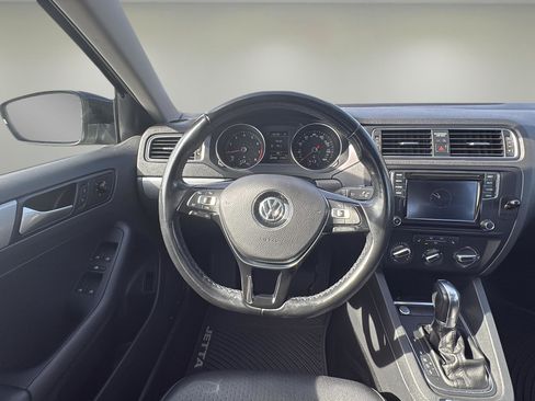 Used 2017 Volkswagen Jetta SE image 11