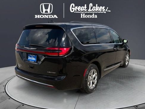 Used 2023 Chrysler Pacifica Limited FWD image 8