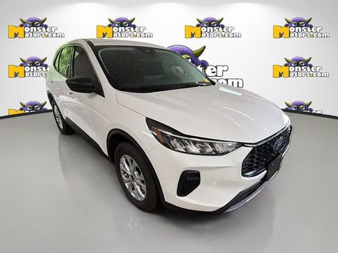 Used 2023 Ford Escape Active w/ Tech Pack #1 AWD/4WD image 3