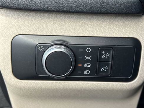 Used 2022 Ford Escape SE image 38