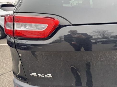 Used 2016 Jeep Cherokee Limited image 36