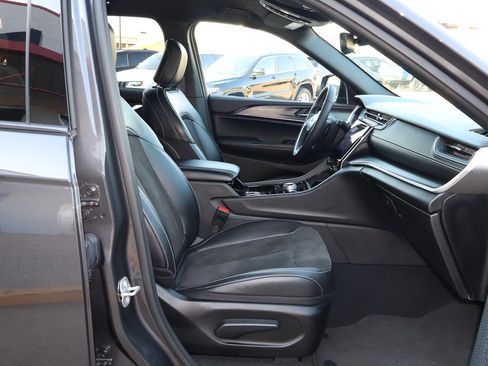 Used 2023 Jeep Grand Cherokee Altitude image 25