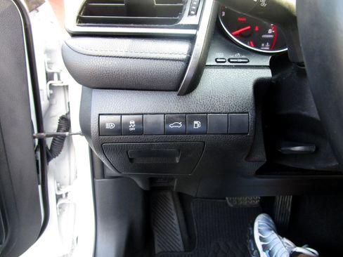 Used 2018 Toyota Camry XSE image 17