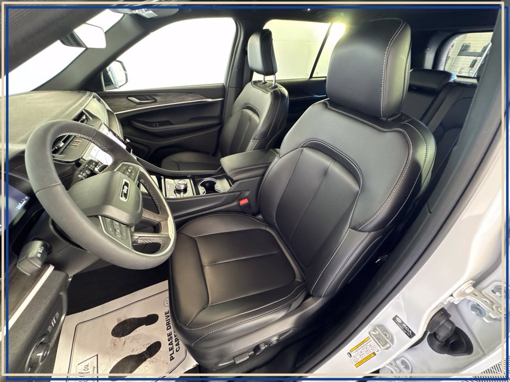 Used 2026 Jeep Grand Cherokee Limited AWD/4WD image 27