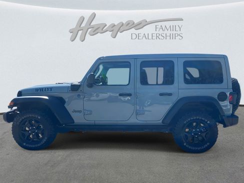 Used 2023 Jeep Wrangler Unlimited w/ Sun & Screen Package image 8